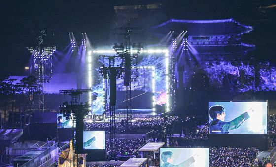 BTS, 광화문광장서 팬들과 재회