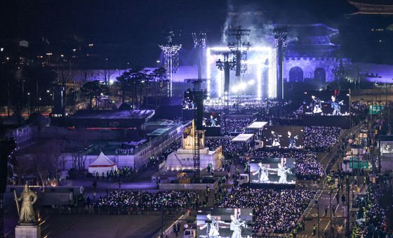 광화문광장 수놓은 BTS의 무대