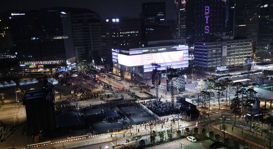 아미들 빠져나간 광화문광장