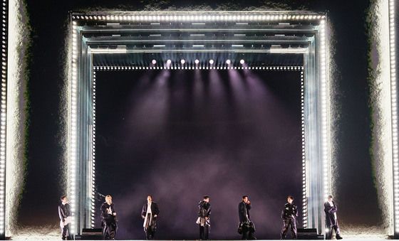 광화문에 뜬 BTS 완전체 무대