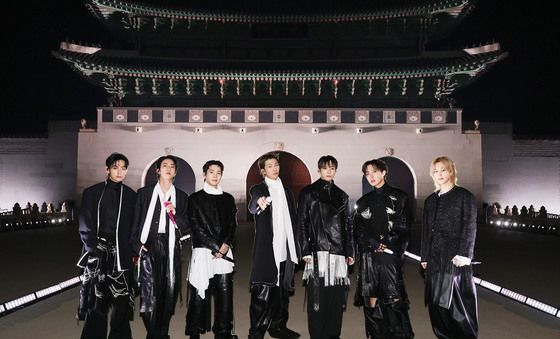 광화문에 뜬 BTS 완전체