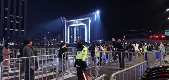 'BTS 공연 끝' 마지막 관객까지 안전하게