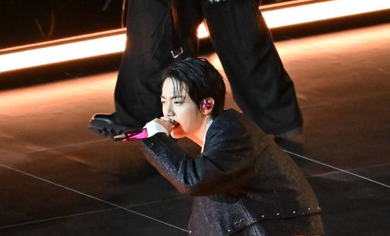 BTS 진 '강렬한 무대'