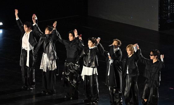 광화문 컴백 무대 마친 BTS