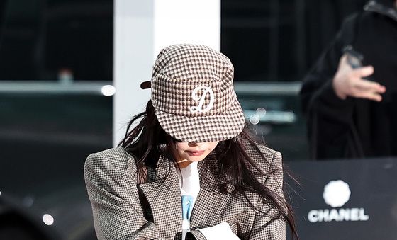 홍콩 출국하는 제니