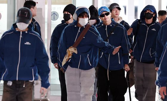 광화문 공연 마치고 출국하는 BTS