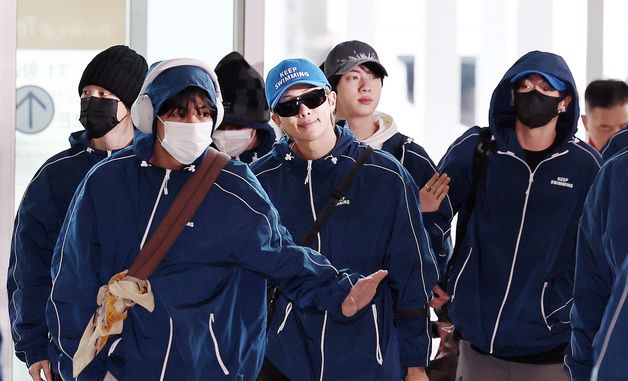 BTS, 광화문 공연 마치고 출국
