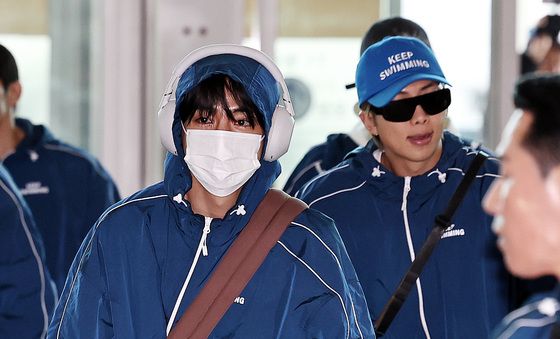 출국하는 뷔·RM