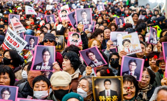 경동시장에 모인 한동훈 지지자들