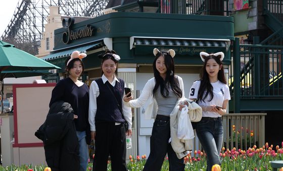 봄 나들이 나온 시민들