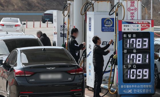 석유 최고가격제 시행 첫 주, 주유소 기름값 하락