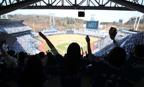 '프로야구 시범경기' 열띤 응원