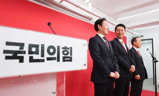 백브리핑 하는 국민의힘 서울시장 후보들