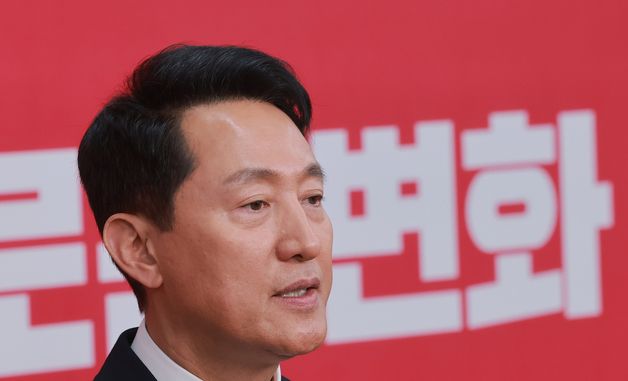 서울시장 후보 면접 마치고 브리핑 하는 오세훈 시장