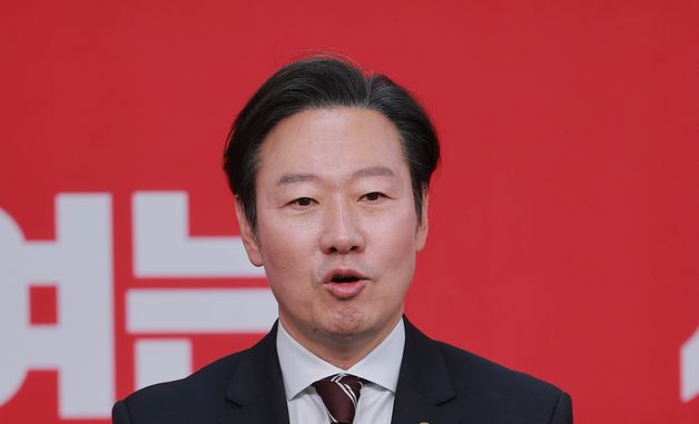 취재진 질의 답변하는 박수민 의원