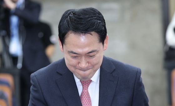 의총 참석하는 장동혁 대표