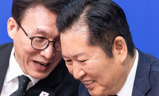 웃음 가득한 대화 나누는 정청래 대표와 김민석 총리