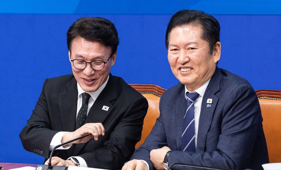 총리와 대화 후 미소 짓는 정청래 대표