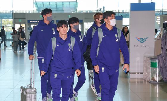 영국 런던 향하는 축구 대표팀