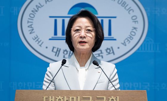 법사위원장직 사퇴 밝히는 추미애