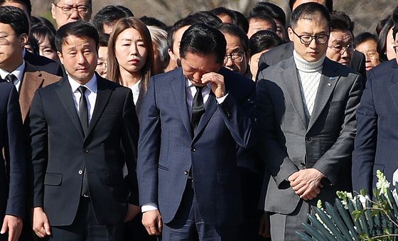 봉하마을 찾은 정청래 대표