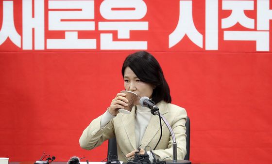 숨 고르는 이진숙