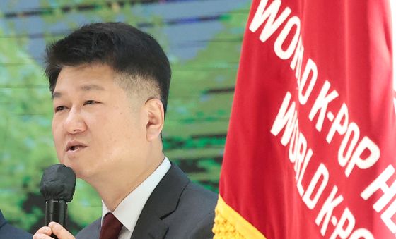 인사말 하는 박성진 대표