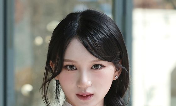 블링원 엘리, 빛나는 손 인사