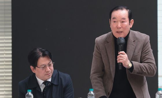 인사말 하는 박상운 회장