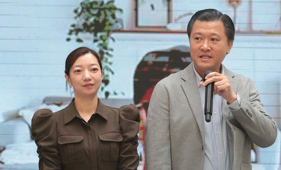 인사말 하는 최윤성 부사장과 LE THANH TUNG