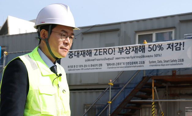 브리핑 듣는 정원오 서울시장 예비후보