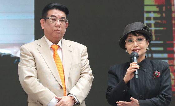 인사말 하는 모리타준 회장과 오카무라 회장