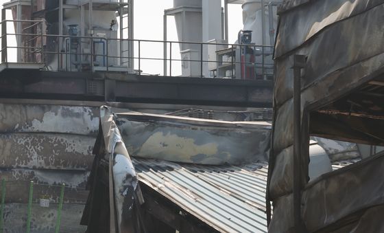 화재로 무너진 공장