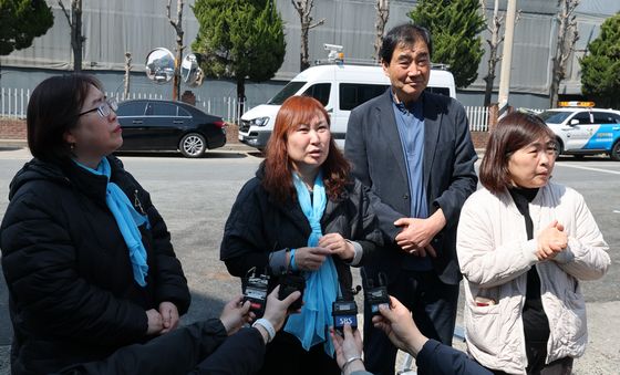 아리셀 대책위 안전공업 찾아 추모