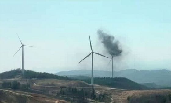 불타는 영덕 풍력발전기