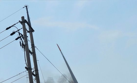 화염에 덮인 영덕풍력발전기