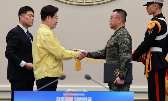 이재명 대통령, 해병대 제6여단 단체표창 수여