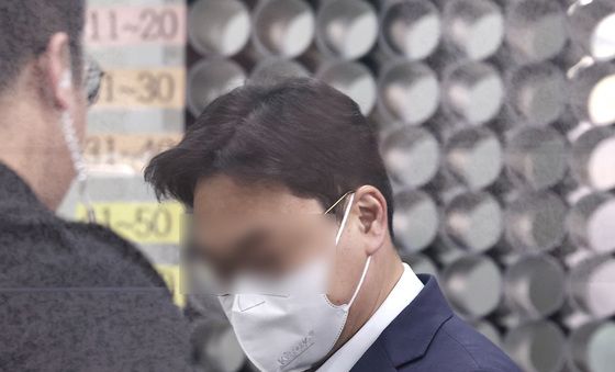 고교 선배 변호사 사건 감형 후 뇌물 수수…현직 판사 구속 갈림길