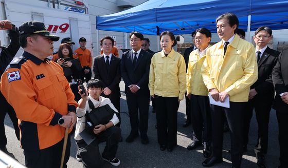 대전 안전공업 피해 상황 보고받는 조국
