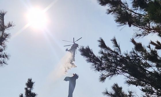 영덕 풍력발전단지 발전기에 불...헬기 투입 진화