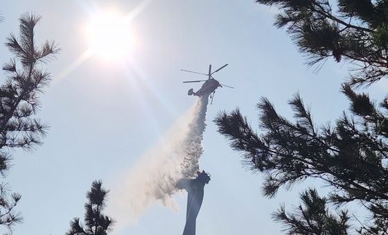 영덕 풍력발전단지 발전기에 불...헬기 투입 진화