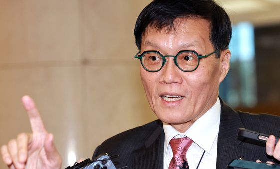 은행장 간담회 참석하는 이창용 총재