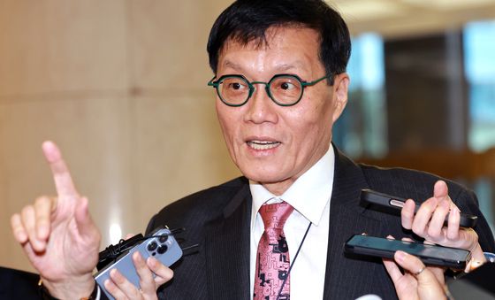 은행장 간담회 참석하는 이창용 총재