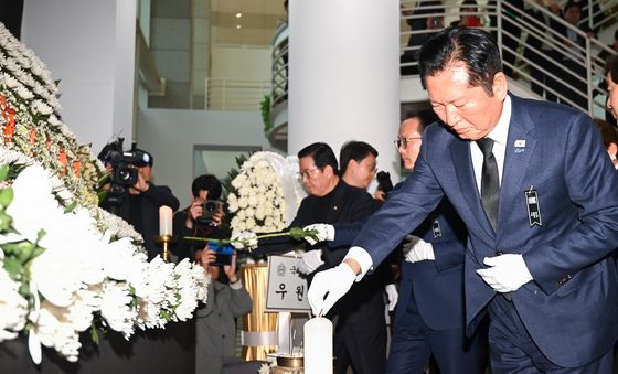 헌화하는 정청래