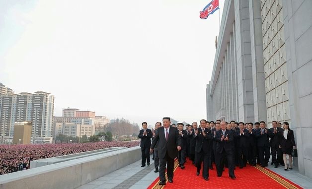 북한 "김정은 '국가 수반' 재추대에 온 나라 환희"