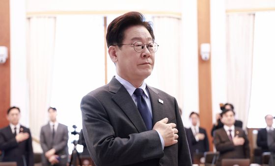 국민의례하는 이재명 대통령