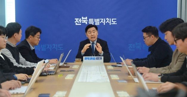 \'6·3 지방선거 전북도지사 출마\' 관련 간담회 연 김관영 도지사