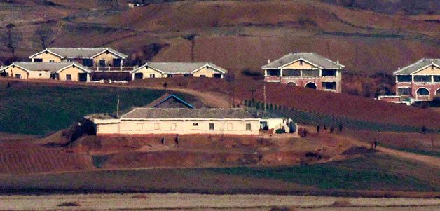 김정은 "韓 가장 적대국…철저히 배척"