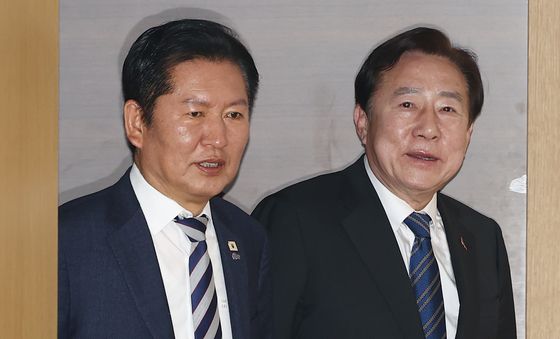 김기문 회장과 간담회 입장하는 정청래 대표