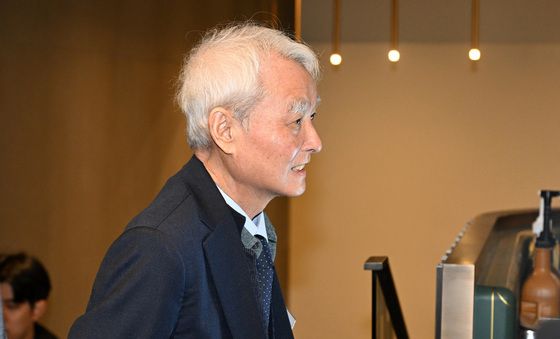 이동하는 강성두 영풍 사장